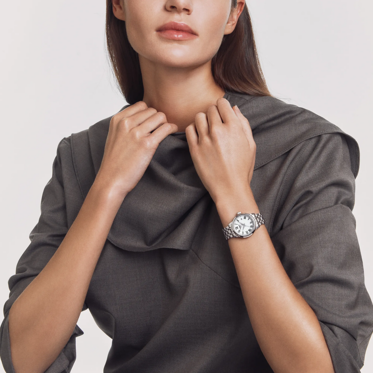 Simulation of the watch Tissot Classic Dream 28mm on a wrist
