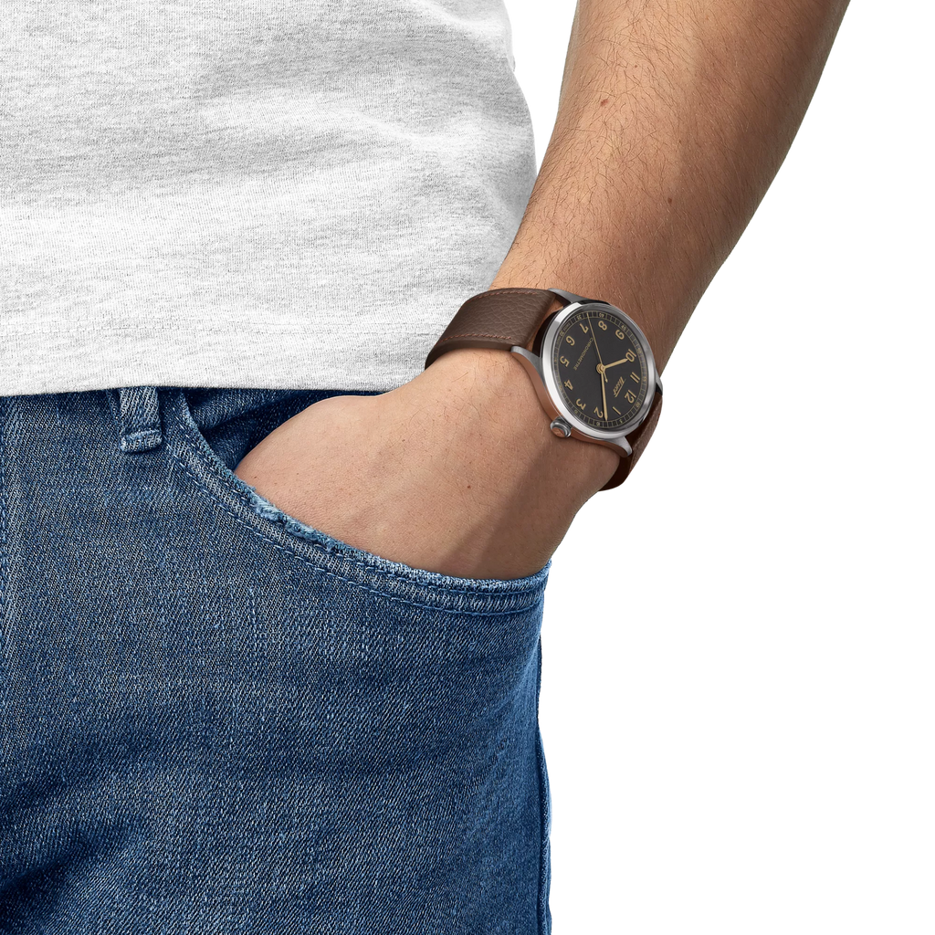 Simulation of the watch Tissot Heritage 1938 39mm on a wrist