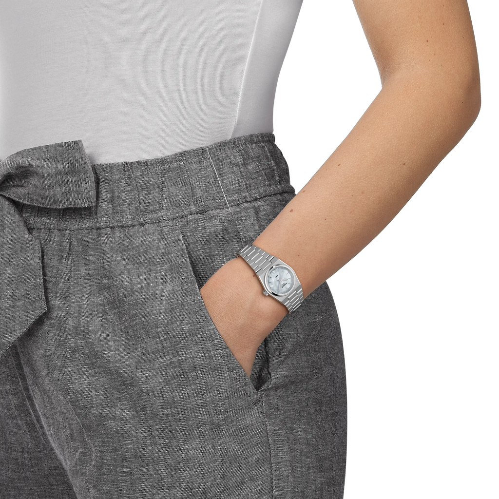 Simulation of the watch Tissot PRX 25mm on a wrist
