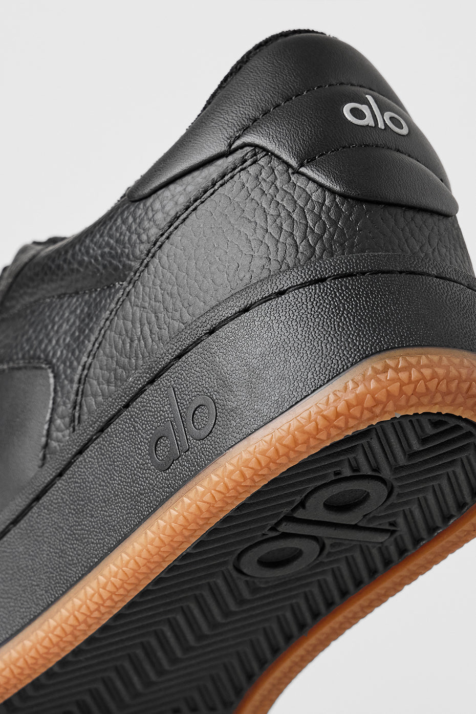 ALO Yoga Recovery Mode Sneaker (Unisex) - Black/Gum - 7