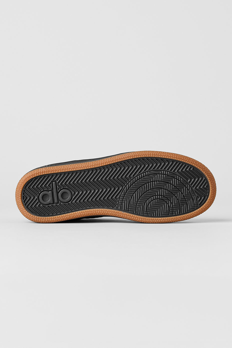 ALO Yoga Recovery Mode Sneaker (Unisex) - Black/Gum - 5
