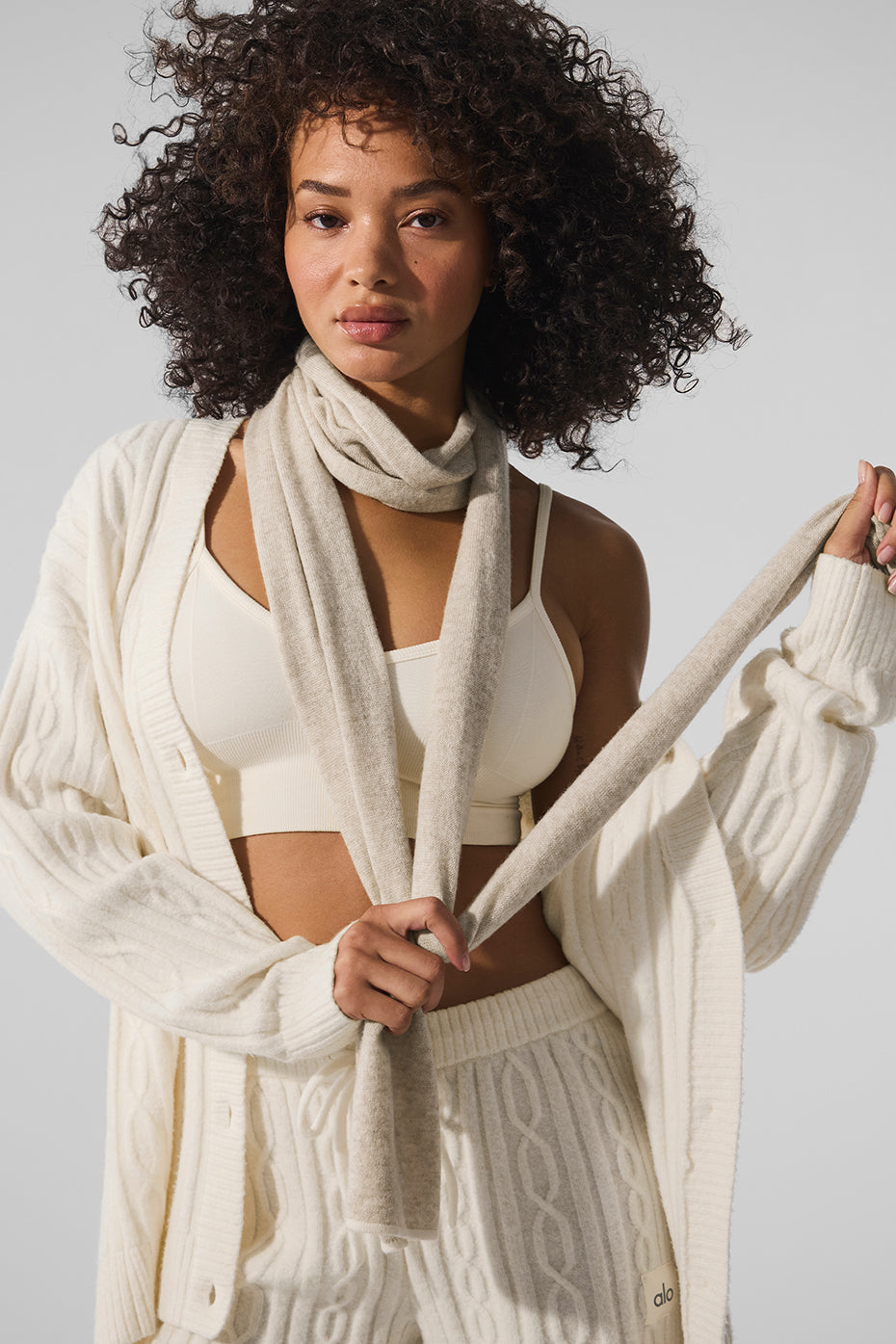 ALO Yoga Cashmere Light Frosted Scarf - Winter Latte/Ivory