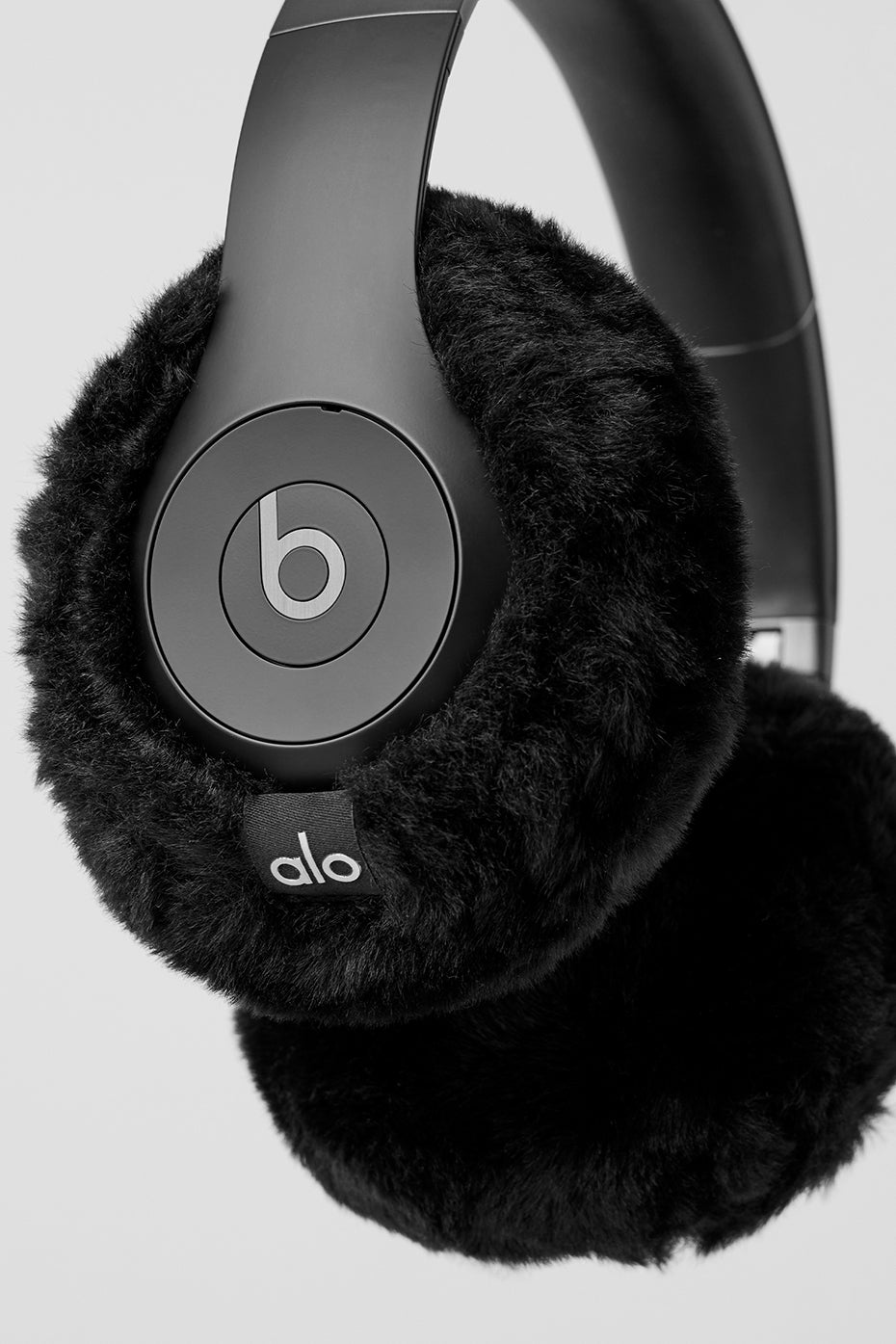 ALO Yoga Beats Studio Pro Headphones - Black - 4