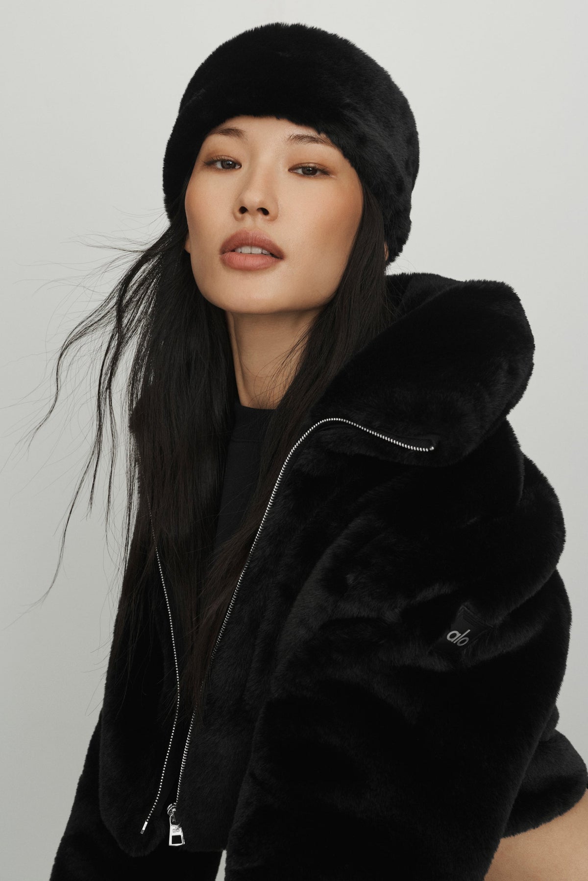 ALO Yoga Amore Faux Fur Earwarmer - Black - 3