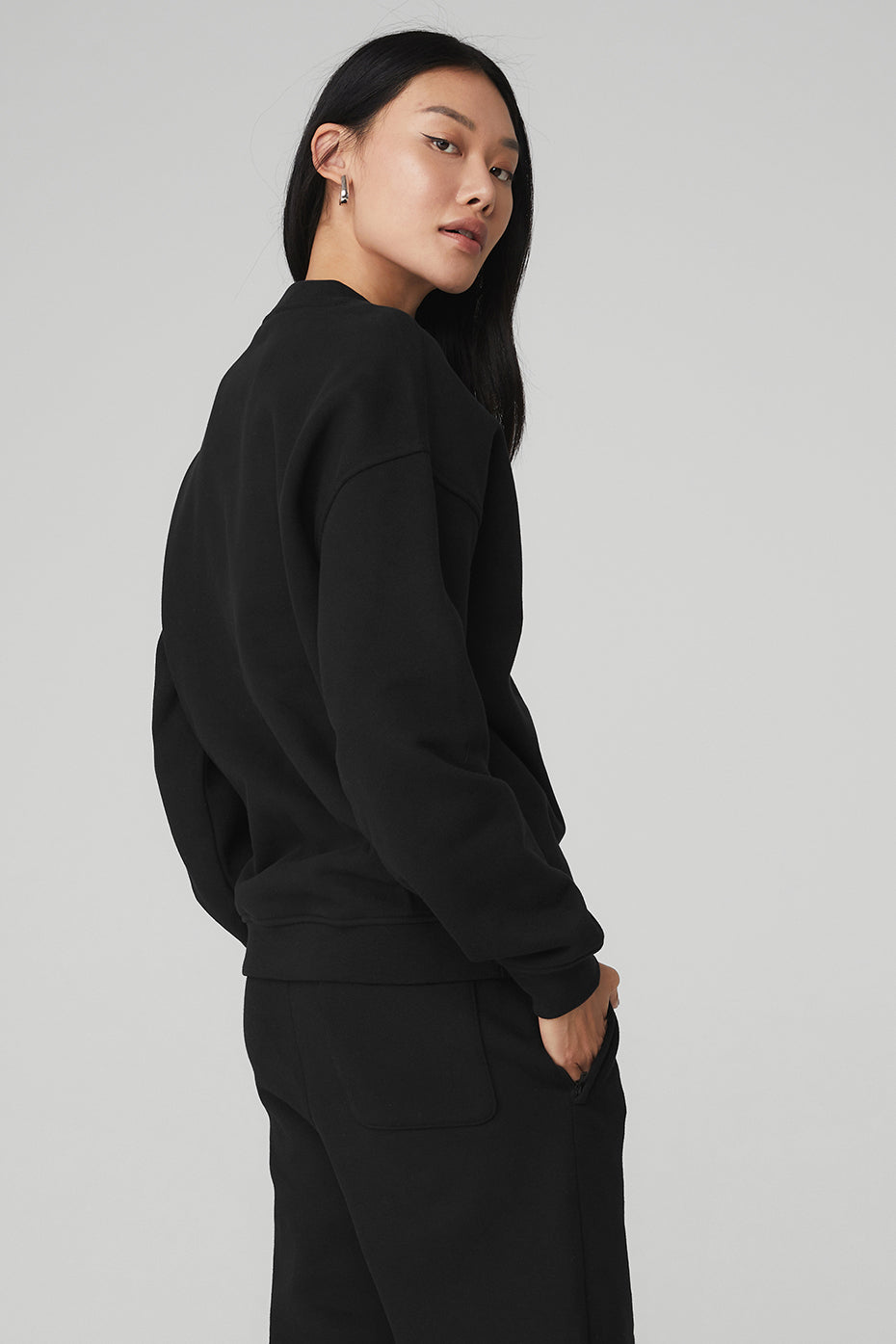 ALO Yoga Renown Heavy Weight Crew Neck Pullover - Black - 2
