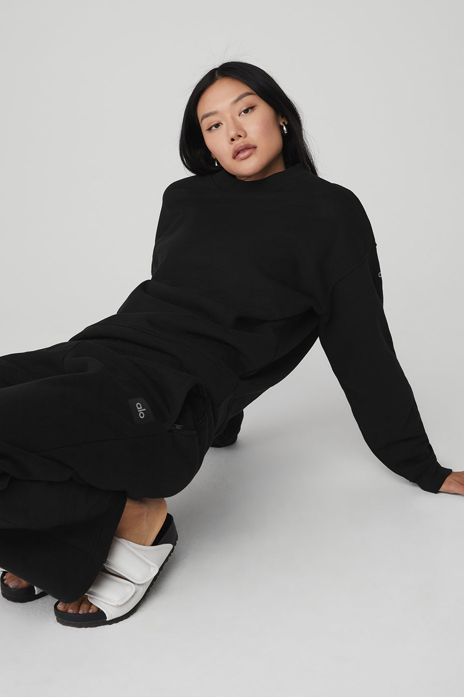 ALO Yoga Renown Heavy Weight Crew Neck Pullover - Black - 4