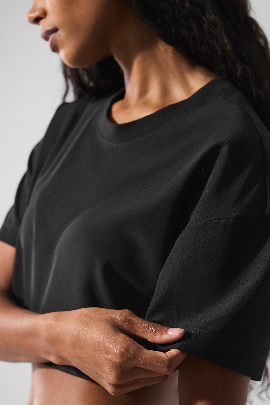 ALO Yoga Mesh Cropped Mirage Tee - Black - 5