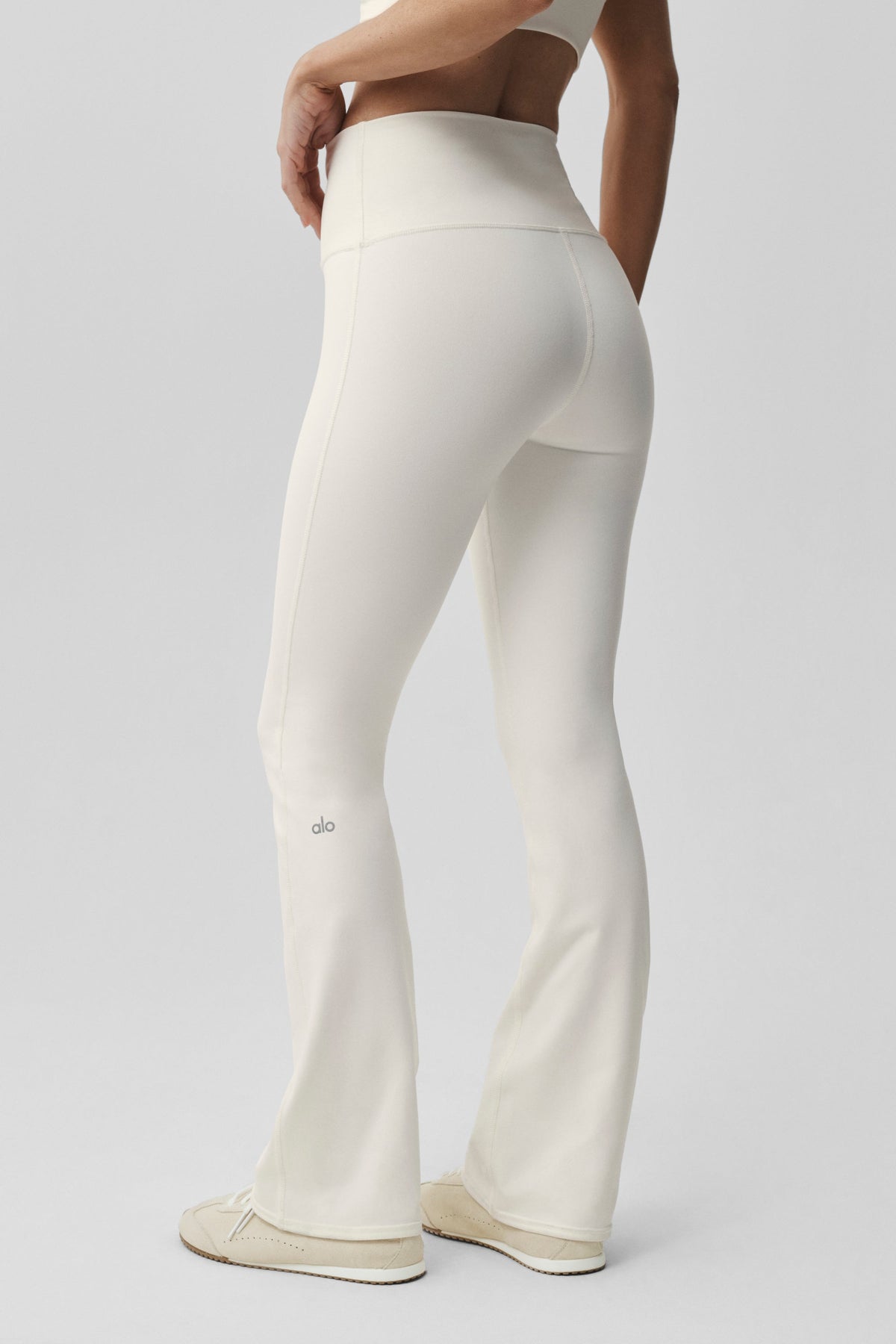 ALO Yoga Airbrush High-Waist Bootcut Legging (Regular) - Ivory - 4