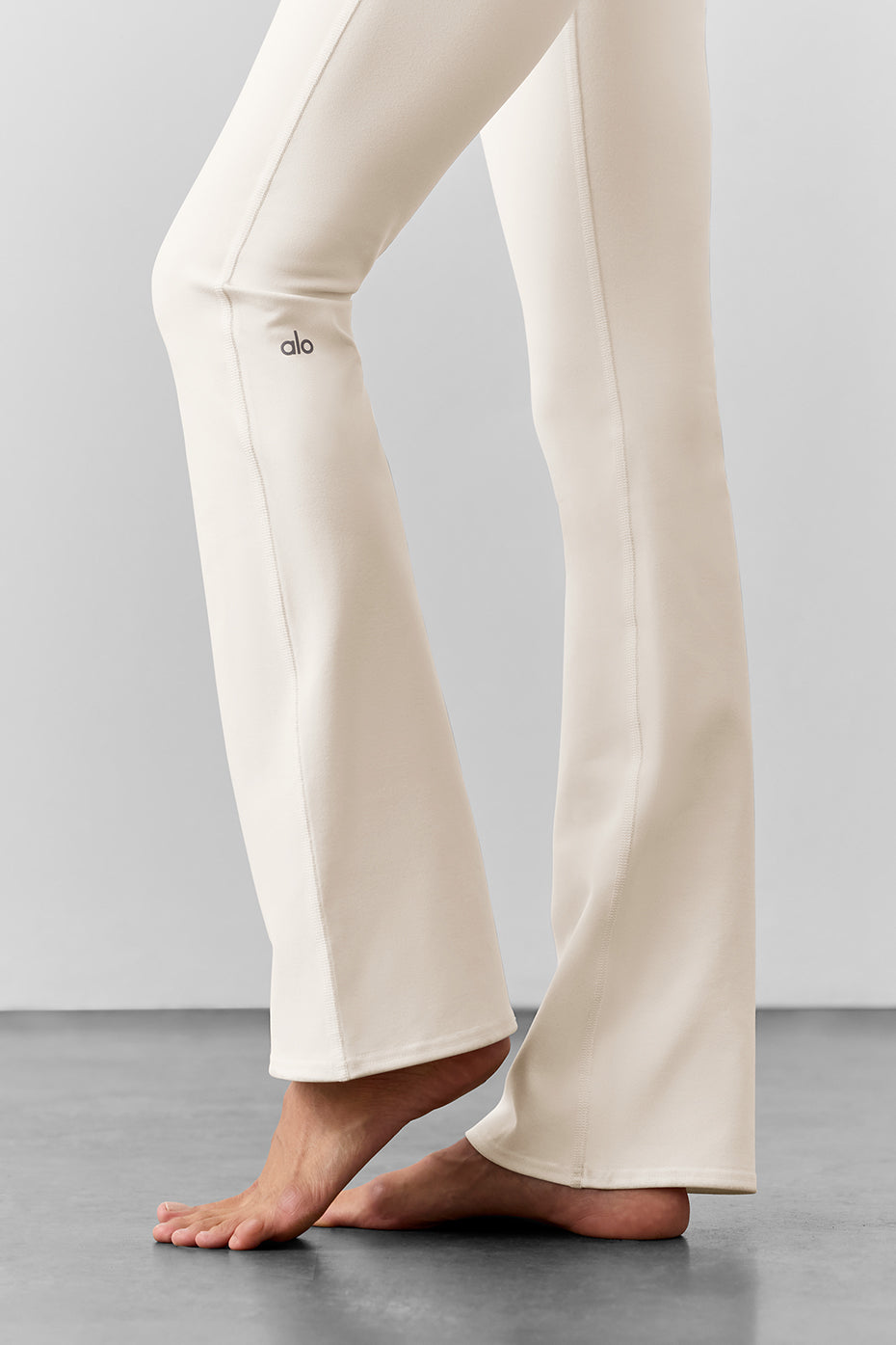 ALO Yoga Airbrush High-Waist Bootcut Legging (Regular) - Ivory - 5