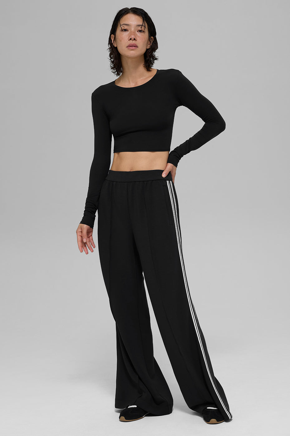ALO Yoga Track Star Wide Leg Pant (Regular) - Black - 7