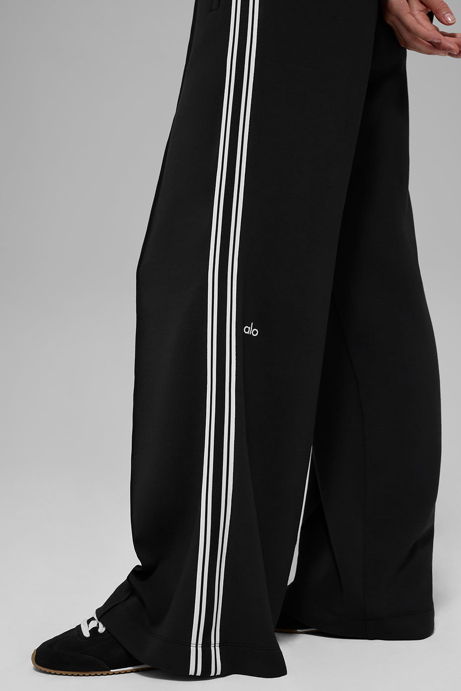 ALO Yoga Track Star Wide Leg Pant (Regular) - Black - 5
