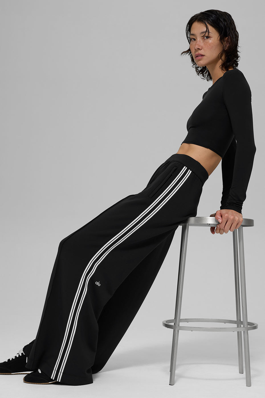 ALO Yoga Track Star Wide Leg Pant (Regular) - Black - 6