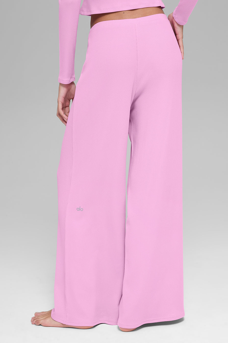 ALO Yoga Mid-Rise Dreamlight Straight Pant - Candy Heart Pink - 2