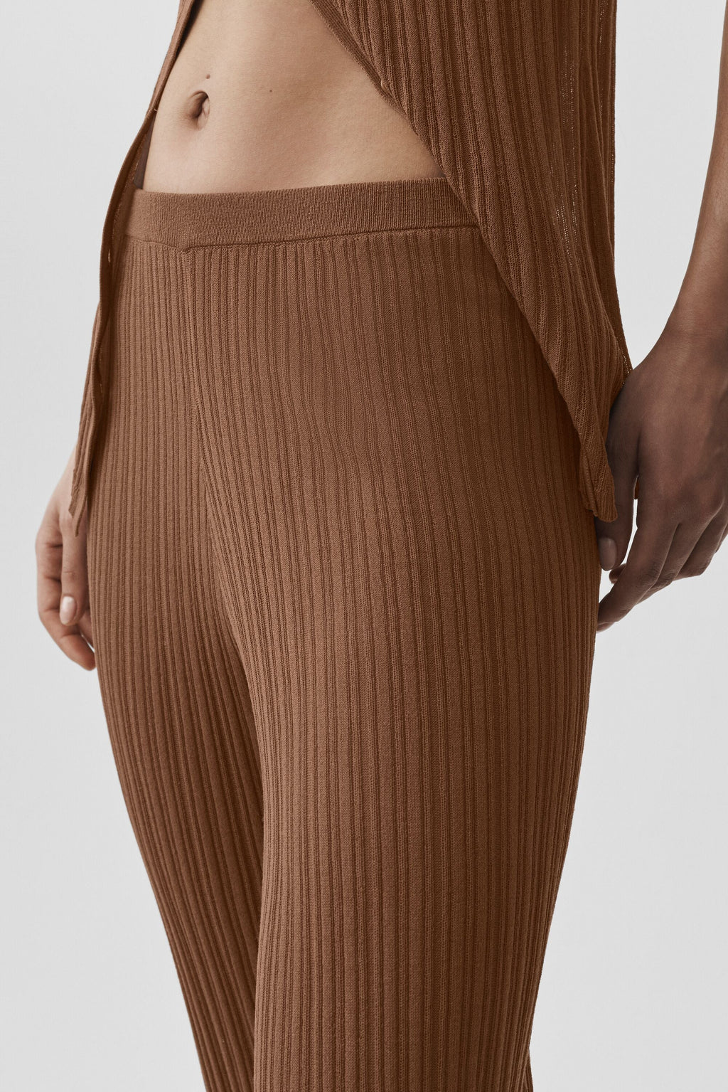 ALO Yoga Sweater High-Waist Sunlit Straight Leg Pant - Sun Kissed Brown - 2