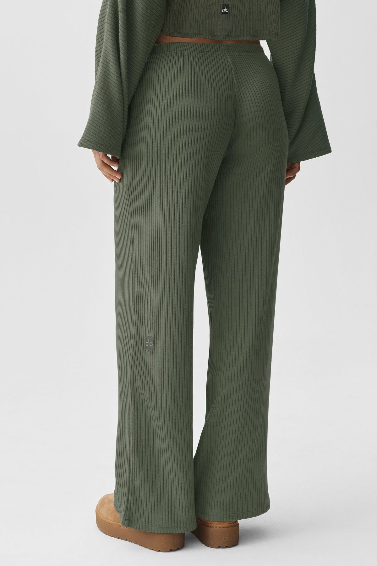 ALO Yoga Ribbed Mid-Rise Reset Pant - Bamboo Green - 2