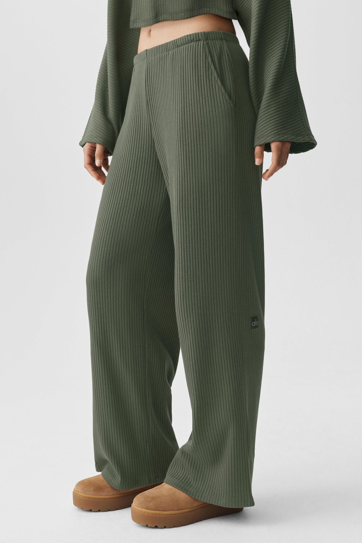 ALO Yoga Ribbed Mid-Rise Reset Pant - Bamboo Green - 3