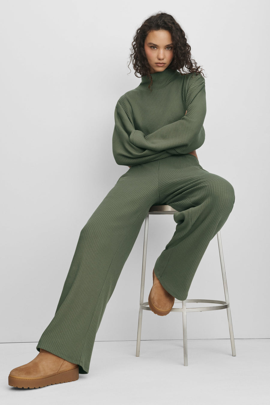 ALO Yoga Ribbed Mid-Rise Reset Pant