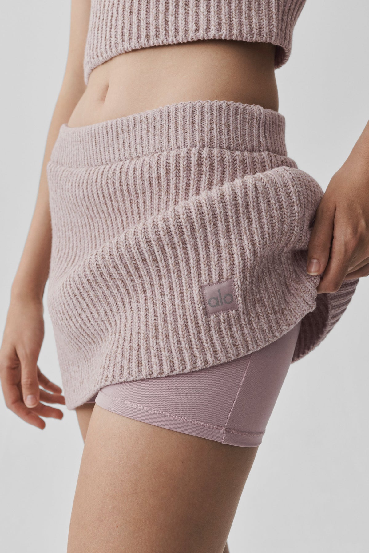 ALO Yoga Marl Sweater High-Waist Rewind Skirt - Frosted Pearl Marl - 2