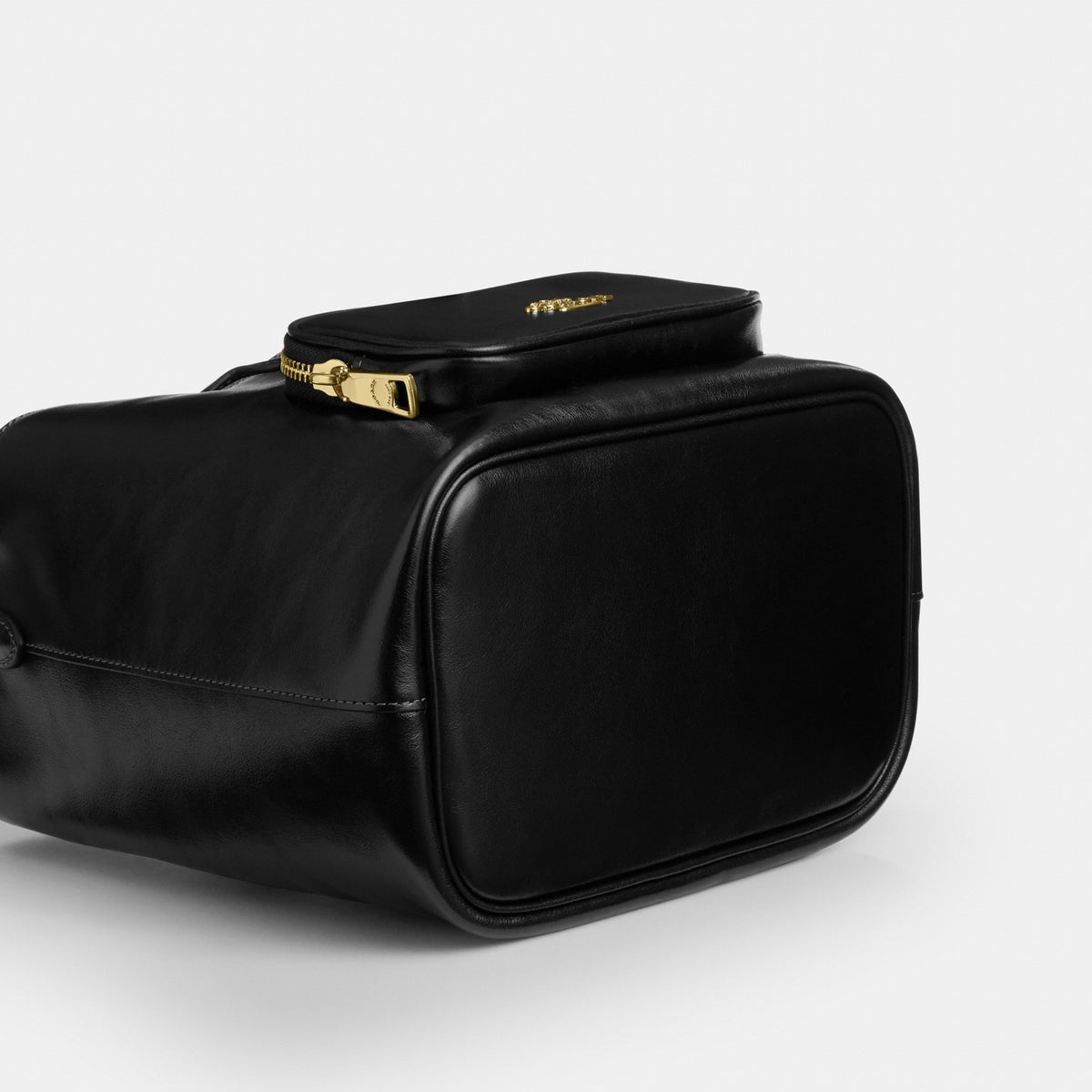 Coach Rowan Bucket Bag With Pocket - Gold/Black (Women's)
