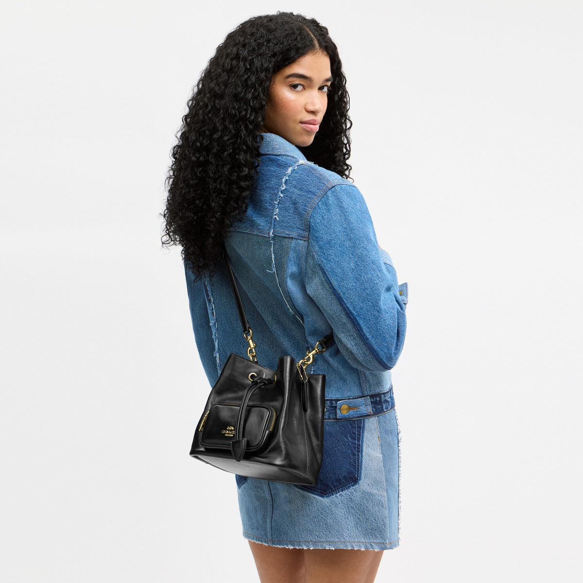Coach Rowan Bucket Bag With Pocket - Gold/Black (Women's)