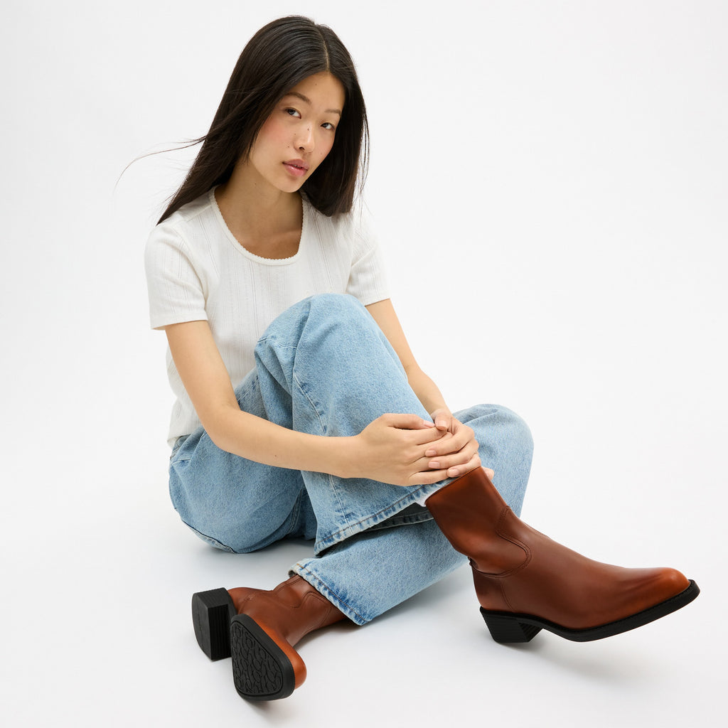 Coach Pointed Toe Bootie In Loved Leather - Saddle (6)