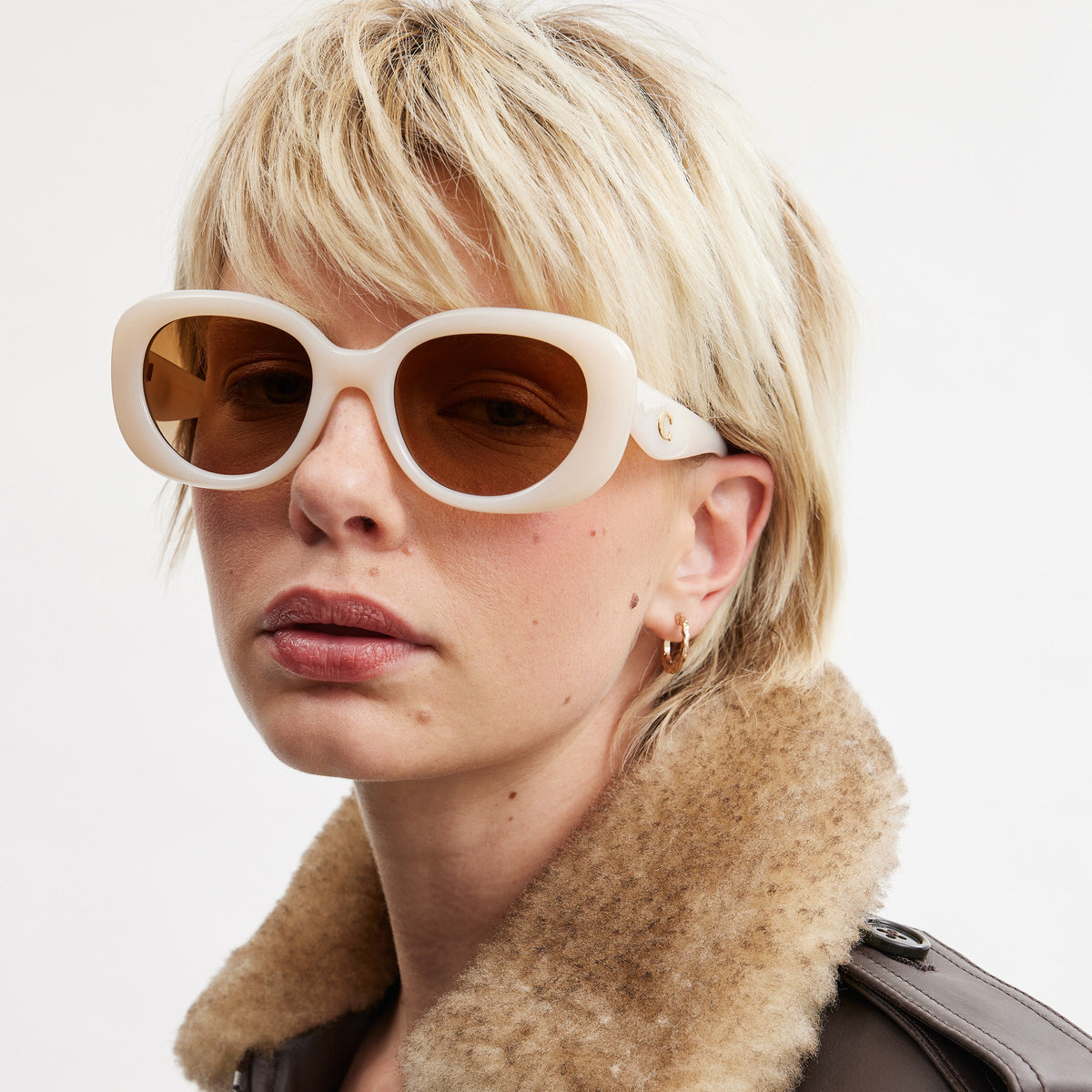 Coach C Hardware Round Sunglasses - Milky Ivory (4)