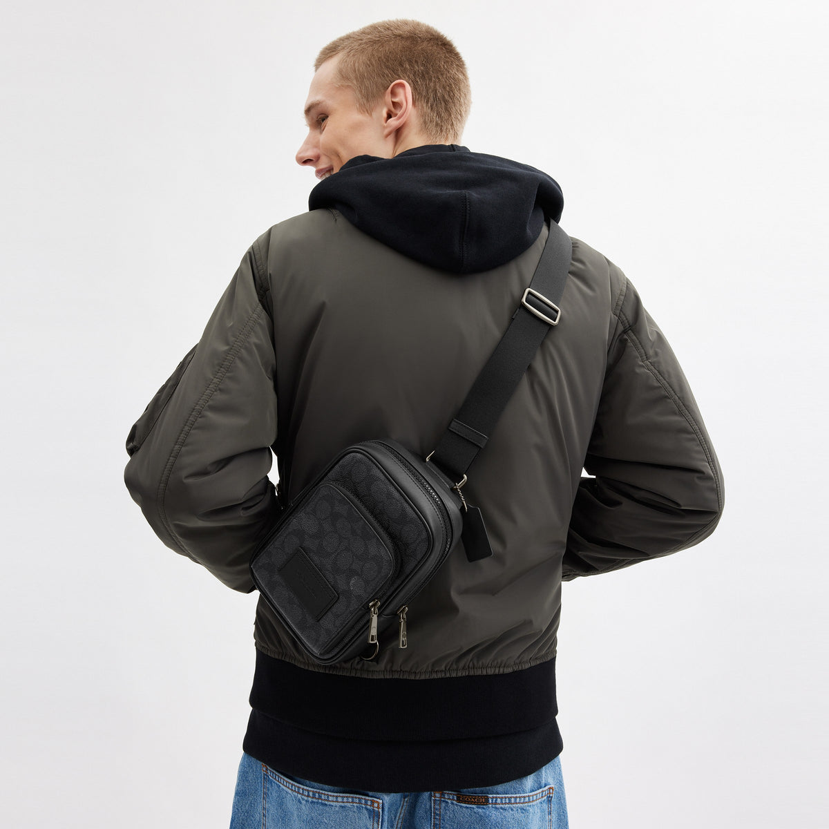 Coach Racer Sling Pack In Signature Canvas - Gunmetal/Charcoal/Black (4)