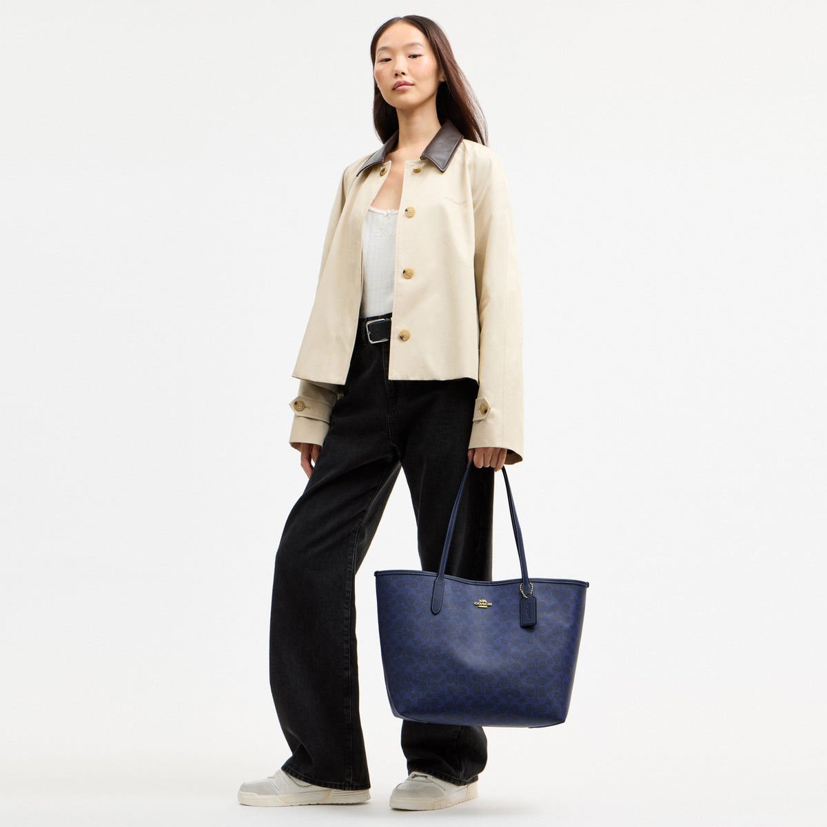 Coach City Tote Bag In Signature Canvas - Gold/Navy (Women's)