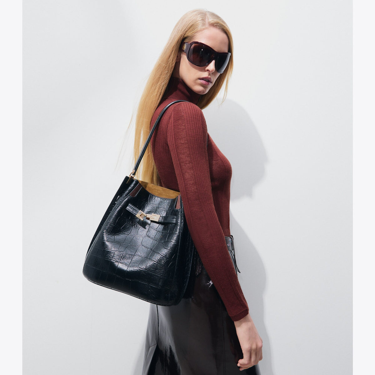 Tory Burch Lee Radziwill Croc-Embossed Bucket Bag - Black - 2