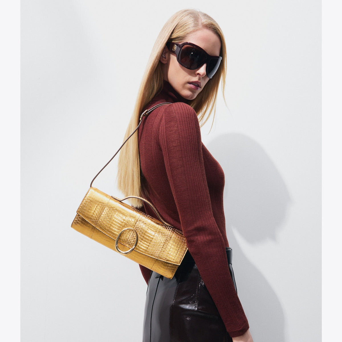 Tory Burch Pierced Snake Clutch - Gold - 3